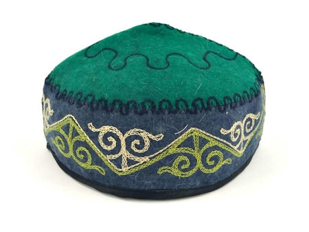 TIUBIETIEJKA - TRADYCYJNA KIRGISKA CZAPKA (KRYMKA, FOLKLOR, KIRGISTAN)
