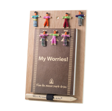 Notes drewniany z ołówkiem, worry dolls (Gwatemala, rękodzieło)
