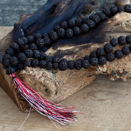 Sznur modlitewny mala rudraksha (ciemny, Indie, różaniec) 108 korali 