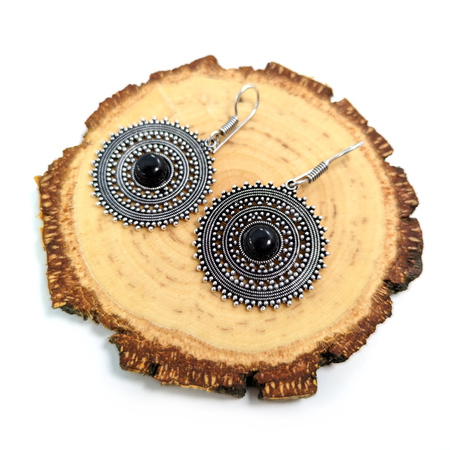 Kolczyki czarny kamień, okrągłe zdobione (wiszace, metalowe)