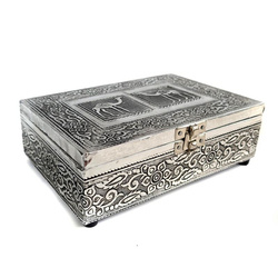 Kuferek, szkatułka metalowa, wielbłąd srebrna, Indie 18 cm