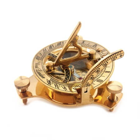 Kompas z zegarem słonecznym, w drewnianej skrzynce