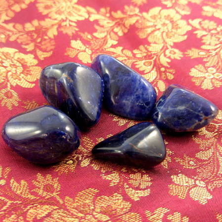 Sodalit kamień półszlachetny (minerał naturalny, kamień ozdobny)
